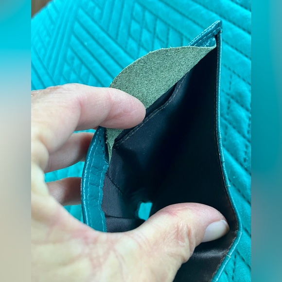 NWT Teal RFID Blocking Wallet - Picture 6 of 7